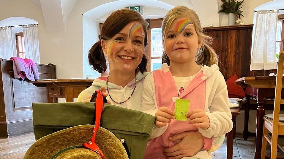 Anna Ostner gewann bei der Tombola.