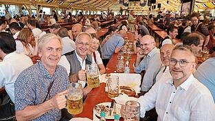 Ein Prosit auf die Vereine.