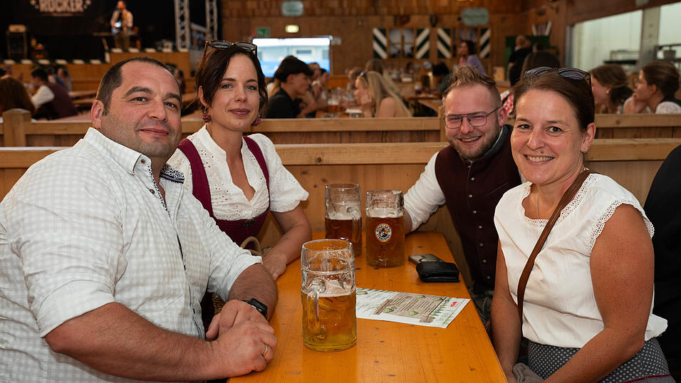 Die Partybilder vom Mittwoch, 12. August, aus dem Festzelt Weckmann. Die Partybilder vom Mittwoch, 12. August, aus dem Festzelt Weckmann.