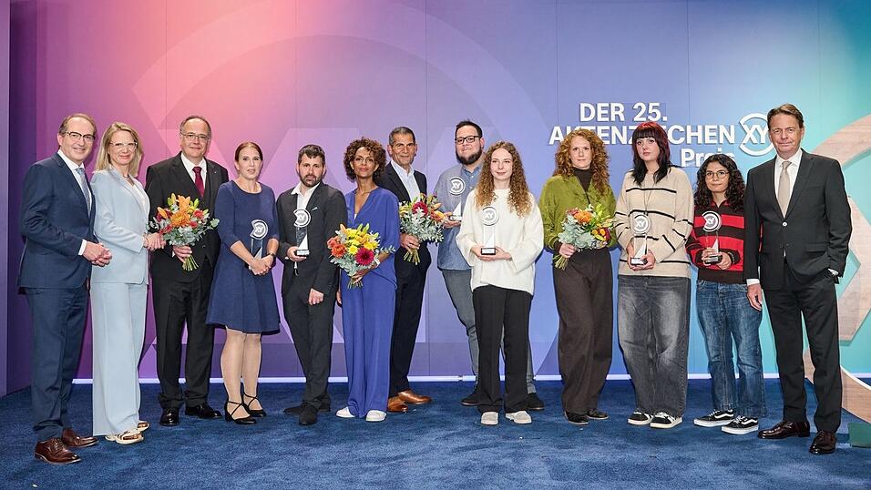 Menschen aus drei Bundesländern wurden für ihre Zivilcourage gewürdigt. Menschen aus drei Bundesländern wurden für ihre Zivilcourage gewürdigt.