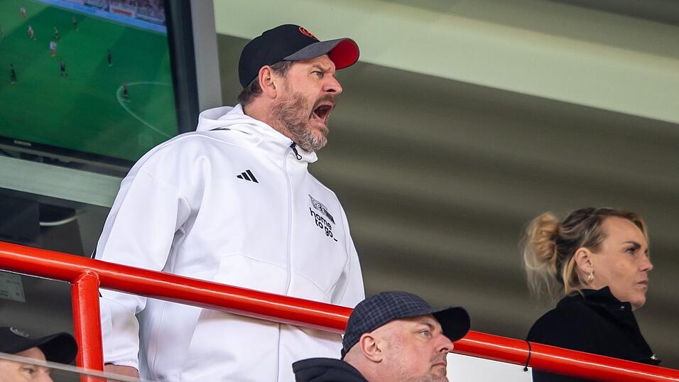 Baumgart musste wegen einer Sperre von der Tribüne zuschauen.