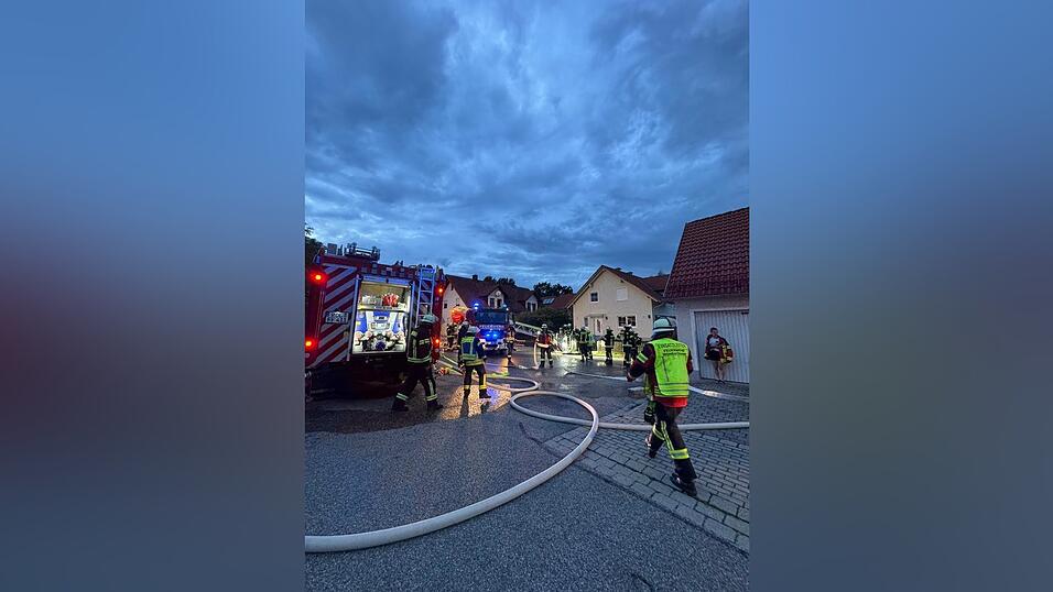 Die Feuerwehr im Einsatz in Hohenthann. Die Feuerwehr im Einsatz in Hohenthann.