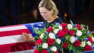 Nach dem Tod von Senator Lindsey Graham setzte sich die auf seinen Sitz nachgerückte Schwester Darline Graham für das Gesetz ein. (Archivbild) Nach dem Tod von Senator Lindsey Graham setzte sich die auf seinen Sitz nachgerückte Schwester Darline Graham für das Gesetz ein. (Archivbild)