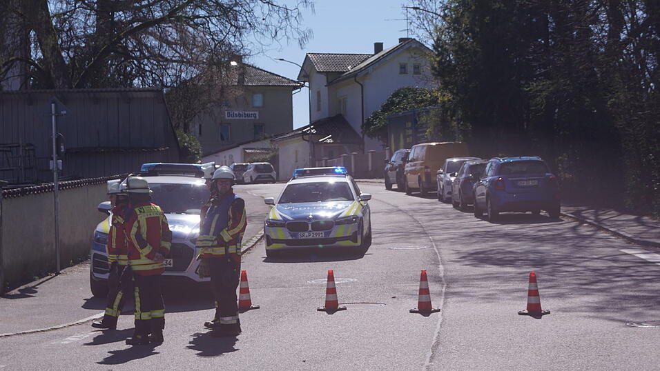 Im Hintergrund ist der Bahnhof zu sehen. Im Hintergrund ist der Bahnhof zu sehen.