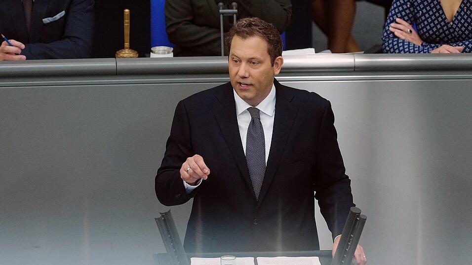 Gestern im Bundestag war Klingbeil die Verletzung noch nicht anzusehen. (Archivbild)