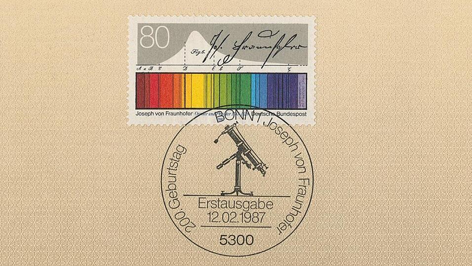 Auf dem Titelbild des Ersttagsblatts von 1987 sieht man die Sonderbriefmarke zum 200. Geburtstag von Joseph von Fraunhofer. Auf dem Titelbild des Ersttagsblatts von 1987 sieht man die Sonderbriefmarke zum 200. Geburtstag von Joseph von Fraunhofer.