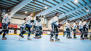 Der IHC Atting hat den Klassenerhalt in der 1. Skaterhockey-Bundesliga sicher. Nach dem Rückzug der Eagles Essen-West aus dem Spielbetrieb können die Wölfe unabhängig vom Saisonverlauf bereits für die Spielzeit 2027 planen. Der IHC Atting hat den Klassenerhalt in der 1. Skaterhockey-Bundesliga sicher. Nach dem Rückzug der Eagles Essen-West aus dem Spielbetrieb können die Wölfe unabhängig vom Saisonverlauf bereits für die Spielzeit 2027 planen.