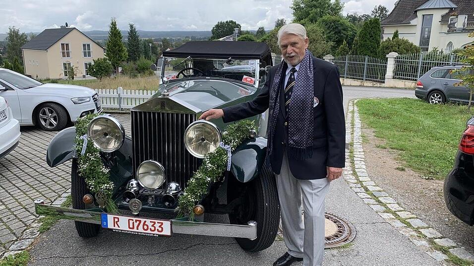 Auch Hochzeiten fährt Adolf Tahedl mit dem Rolls-Royce. Auch Hochzeiten fährt Adolf Tahedl mit dem Rolls-Royce.