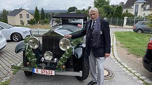 Auch Hochzeiten fährt Adolf Tahedl mit dem Rolls-Royce. Auch Hochzeiten fährt Adolf Tahedl mit dem Rolls-Royce.