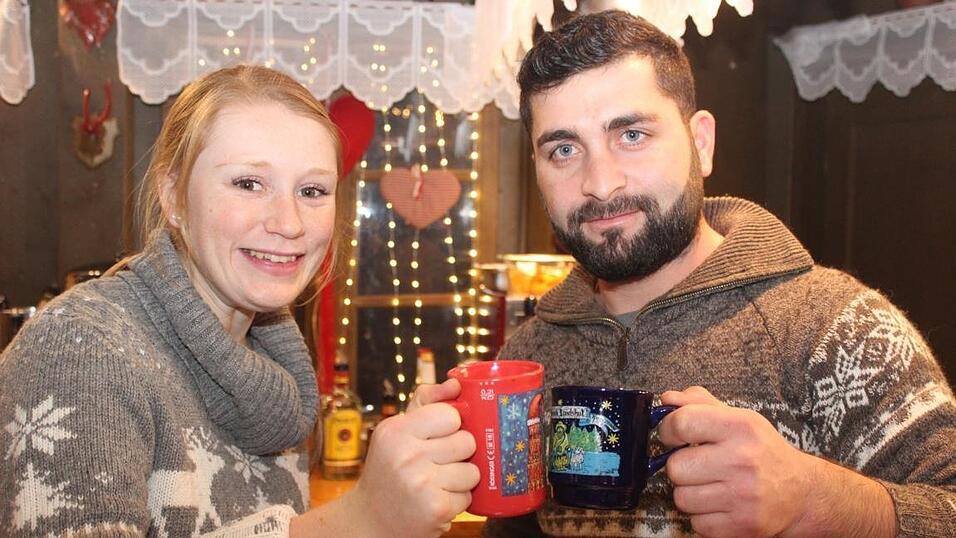 Die Perchtengruppe 'Frisinger Fratz'n' trat am Mittwochabend auf dem Landshuter Christkindlmarkt auf. Die Perchtengruppe 'Frisinger Fratz'n' trat am Mittwochabend auf dem Landshuter Christkindlmarkt auf.