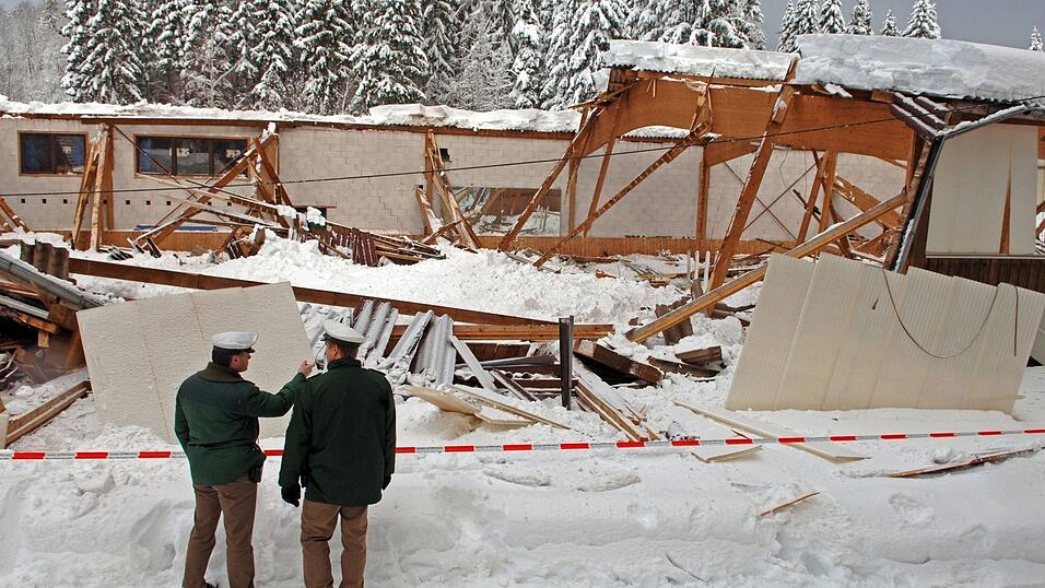 Im niederbayerischen Bernried brach eine Reithalle zusammen. (Archivbild)