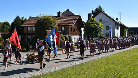 Der Jubelverein, die KLJB Haunersdorf, in fescher Tracht