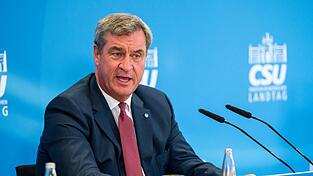 Die CSU will am System gesetzlicher und privater Kassen nicht rütteln. Die CSU will am System gesetzlicher und privater Kassen nicht rütteln.