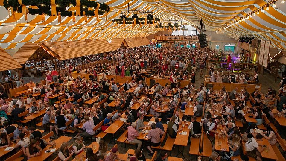 Die Partybilder von Dienstag, 16. August 2022, aus dem Festzelt Nothaft.