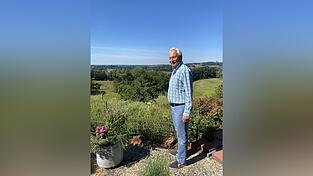 Dr. Ludwig Schoener lebt in Schwarzach wie in einer kleinen Wellnessoase. Ein Erholungsort, den sich sein Herz mehr als verdient hat.