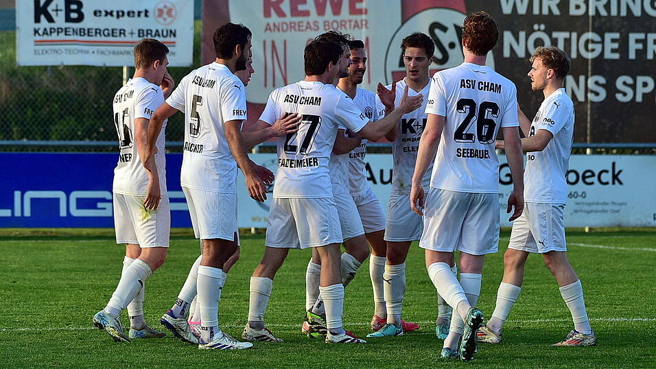 Mit der DJK Vilzing und dem ASV (hier im Bild) beheimatet Cham gleich zwei hochklassige Amateurteams. Mit der DJK Vilzing und dem ASV (hier im Bild) beheimatet Cham gleich zwei hochklassige Amateurteams.