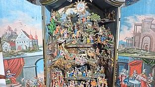 Die Hallersche Kraxenkrippe mit dem Schloss Pfatter (links oben).