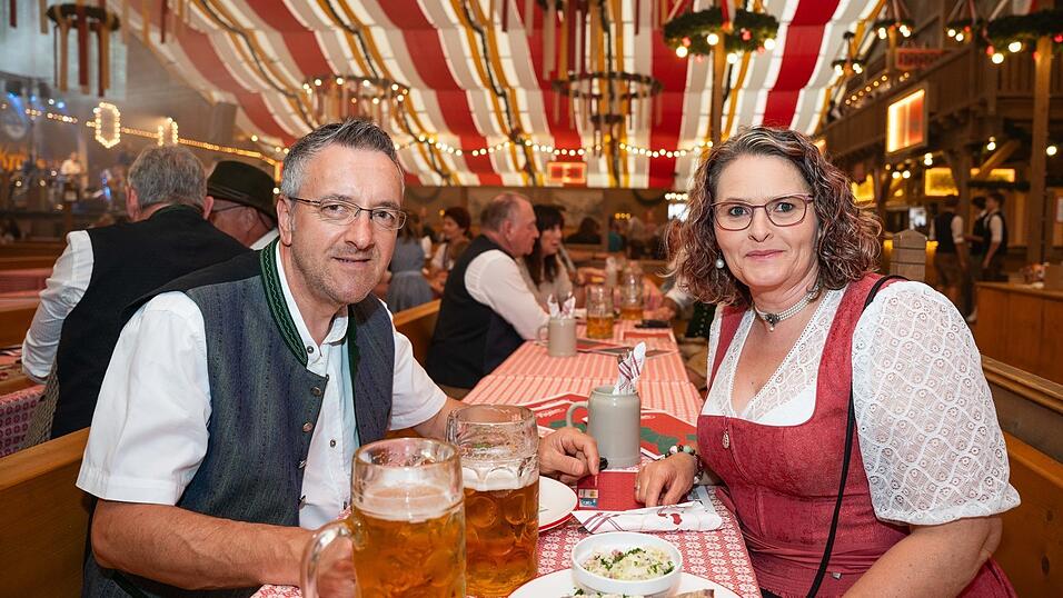 Die Partybilder vom Montag, 17. August, aus dem Festzelt Krönner. Die Partybilder vom Montag, 17. August, aus dem Festzelt Krönner.
