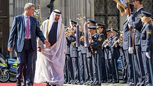 Im September war Präsident Scheich Mohamed bin Zayed Al Nahyan in München zu Besuch - nun macht Markus Söder den Gegenbesuch in Abu Dhabi. (Archivbild) Im September war Präsident Scheich Mohamed bin Zayed Al Nahyan in München zu Besuch - nun macht Markus Söder den Gegenbesuch in Abu Dhabi. (Archivbild)