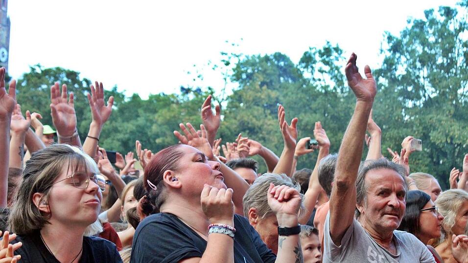 Fotos des&nbsp;ersten Open-Air-Abends auf der Ringelstecherwiese.&nbsp;