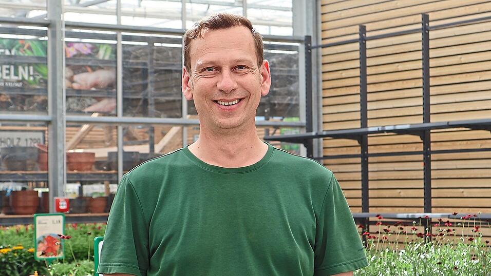 Der Gesch&auml;ftsleiter des Gartencenters Bayerstorfer, Markus Huttenlocher.