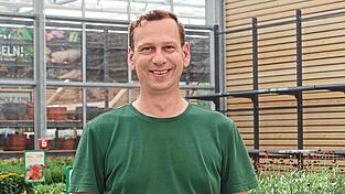 Der Gesch&auml;ftsleiter des Gartencenters Bayerstorfer, Markus Huttenlocher.