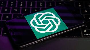 An einem neuen KI-Modell mit dem Namen Astra will OpenAI jetzt nur noch mit strengen Sicherheitsvorkehrungen arbeiten. (Archivbild) An einem neuen KI-Modell mit dem Namen Astra will OpenAI jetzt nur noch mit strengen Sicherheitsvorkehrungen arbeiten. (Archivbild)