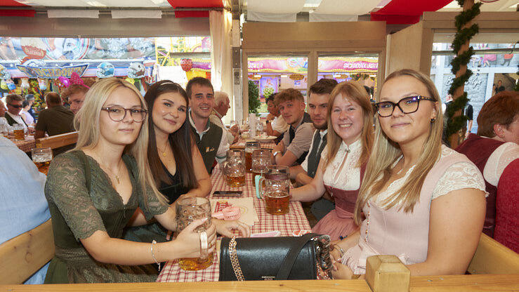 Die Partybilder vom Mittwoch, 12. August, aus dem Festzelt Lechner. Die Partybilder vom Mittwoch, 12. August, aus dem Festzelt Lechner.