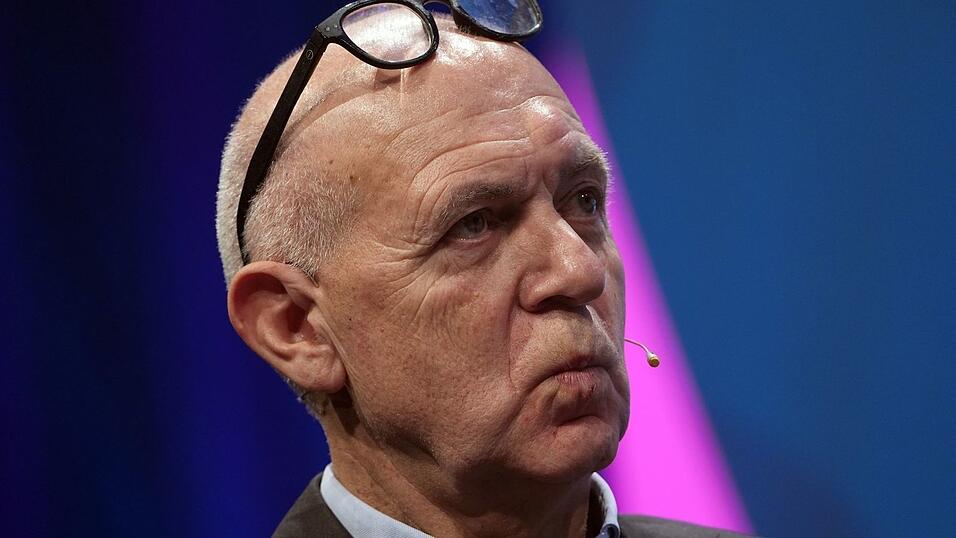 DFB-Präsident Bernd Neuendorf fordert eine Stellungnahme der FIFA. (Archivbild) DFB-Präsident Bernd Neuendorf fordert eine Stellungnahme der FIFA. (Archivbild)