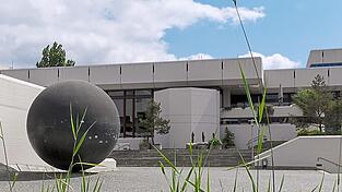 Bis 2025 wird der Sonderforschungsbereich 1277 'Emergente relativistische Effekte in der Kondensierten Materie' von der Deutschen Forschungsgemeinschaft etwas &uuml;ber elf Millionen Euro erhalten.