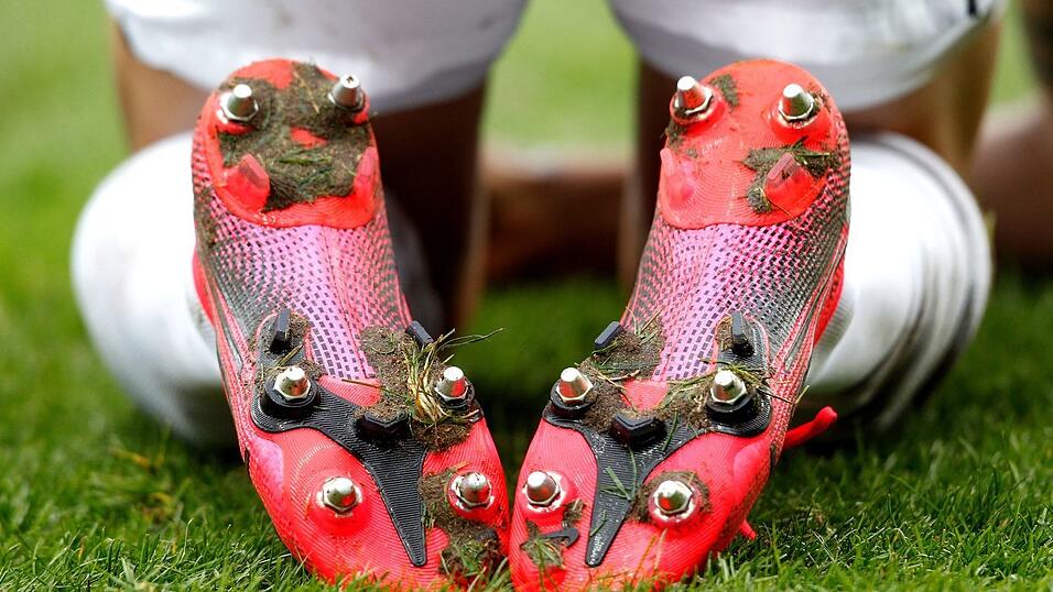 Nicht alle Fußballschuhe eignen sich für denselben Untergrund.