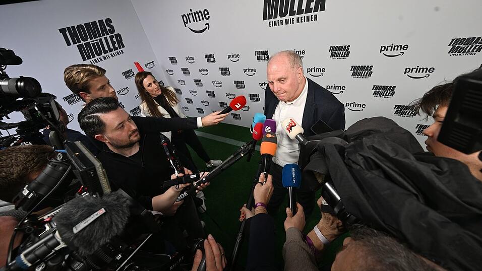 Begehrter Gesprächspartner: Bayern Münchens Ehrenpräsident Uli Hoeneß bei der Premiere der Doku «Thomas Müller - Einer wie keiner».