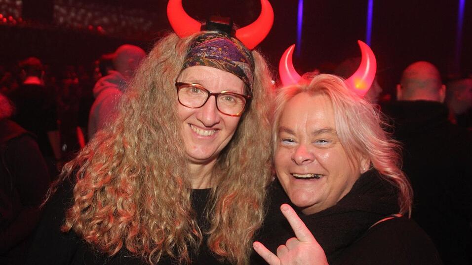 Eindrücke vom Konzertabend der AC/DC-Coverband Barock in er Landshuter Sparkassen-Arena. Eindrücke vom Konzertabend der AC/DC-Coverband Barock in er Landshuter Sparkassen-Arena.