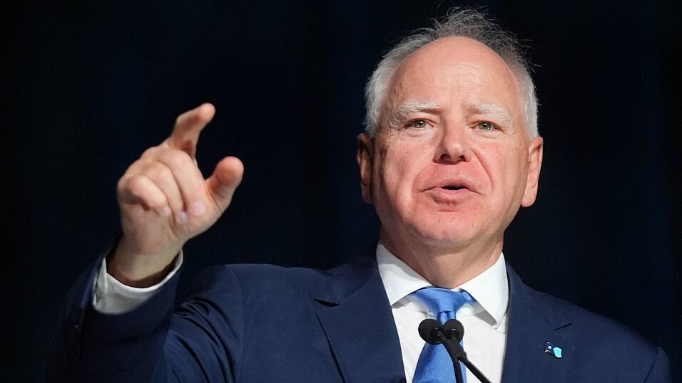 Minnesotas Gouverneur Walz bezeichnete die Entscheidung als Sieg für Rechtsstaat und Demokratie. Minnesotas Gouverneur Walz bezeichnete die Entscheidung als Sieg für Rechtsstaat und Demokratie.