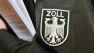 Das Gold wurde in einer Packung Instantnudeln von den Zöllnern am Münchner Flughafen gefunden. (Symbolbild) Das Gold wurde in einer Packung Instantnudeln von den Zöllnern am Münchner Flughafen gefunden. (Symbolbild)