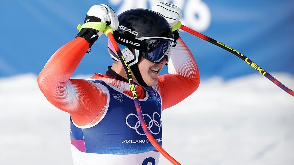 Franjo von Allmen jubelt &uuml;ber seine Bestzeit.