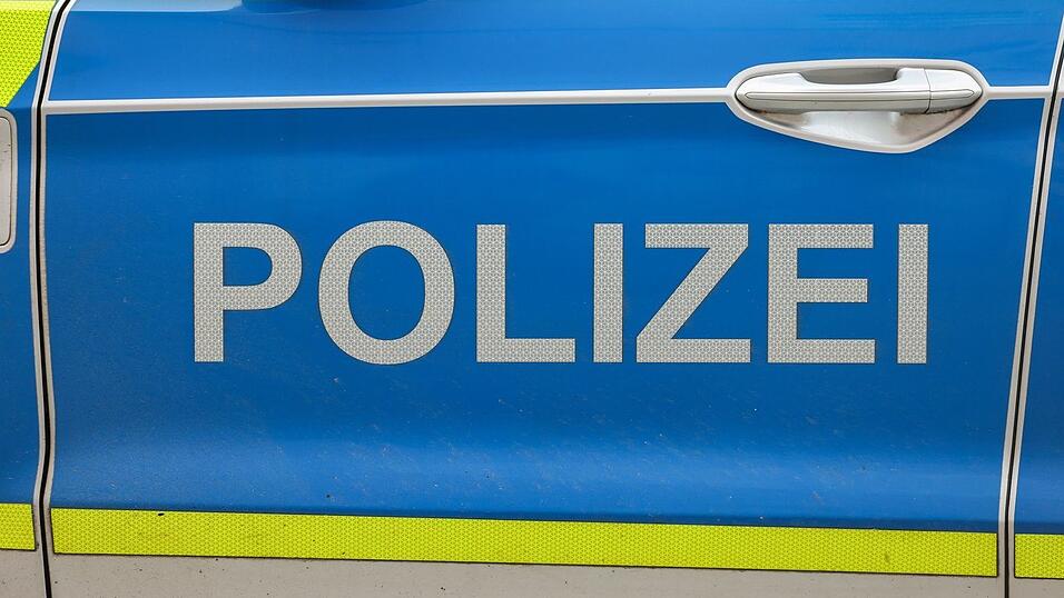 Die Polizei sucht nach den Verdächtigen (Symbolbild) Die Polizei sucht nach den Verdächtigen (Symbolbild)
