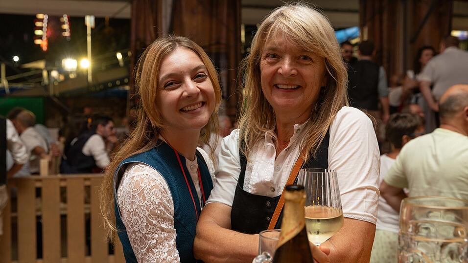 Die Partybilder vom Dienstag, 11. August, aus dem Festzelt Weckmann. Die Partybilder vom Dienstag, 11. August, aus dem Festzelt Weckmann.