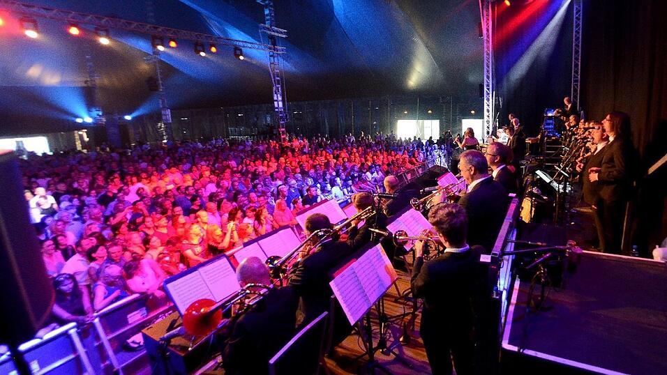 Als Vorband für Anastacia durfte 'Spirits of Motown' auftreten. Als Vorband für Anastacia durfte 'Spirits of Motown' auftreten.