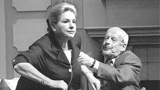 Johanna von Koczian spielte in unzähligen Filmen und Serien mit, darunter Derrick, im Tatort oder mehrere Folgen in Die Landärztin. Ihre Karriere begann in den 1950er Jahren zunächst am Theater und in Musicals. Johanna von Koczian spielte in unzähligen Filmen und Serien mit, darunter Derrick, im Tatort oder mehrere Folgen in Die Landärztin. Ihre Karriere begann in den 1950er Jahren zunächst am Theater und in Musicals.