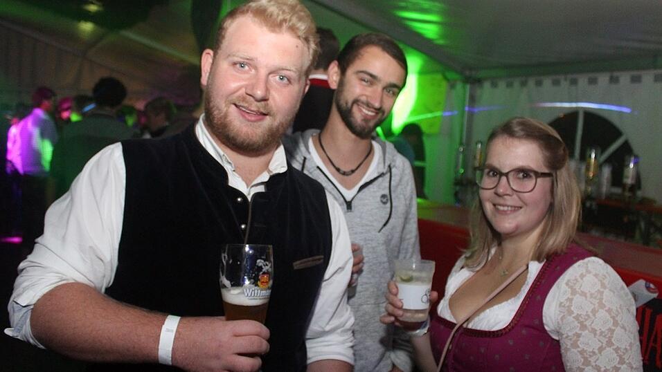 Die besten Bilder vom Wein- und Wei&szlig;bierfest des Burschenvereins Arth und der M&auml;dchengruppe.