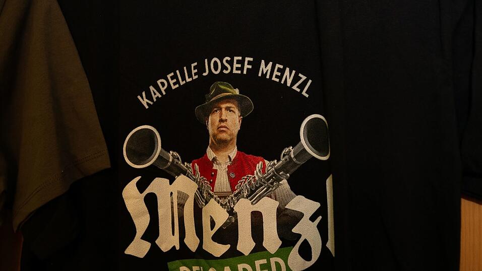 Am Dienstag spielte der Menzl im Festzelt Weckmann auf. Diese Blasmusikfreunde waren mit dabei.