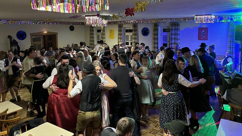 Oberkrainer, Schlager und Volksmusik sorgten f&uuml;r eine gut gef&uuml;llte Tanzfl&auml;che.