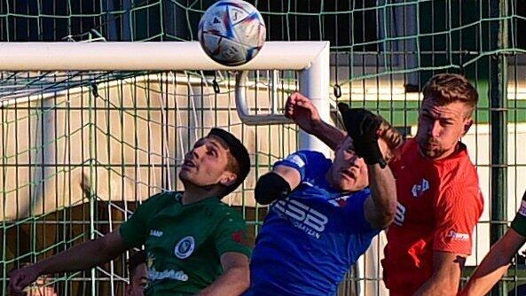 Die SpVgg Hankofen erkämpfte sich ein Unentschieden gegen die SpVgg Ansbach. Die SpVgg Hankofen erkämpfte sich ein Unentschieden gegen die SpVgg Ansbach.