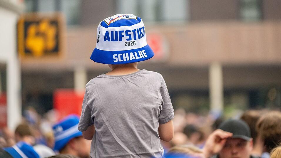 Schalke 04 ist nach drei Jahren zur&uuml;ck in der Fu&szlig;ball-Bundesliga.