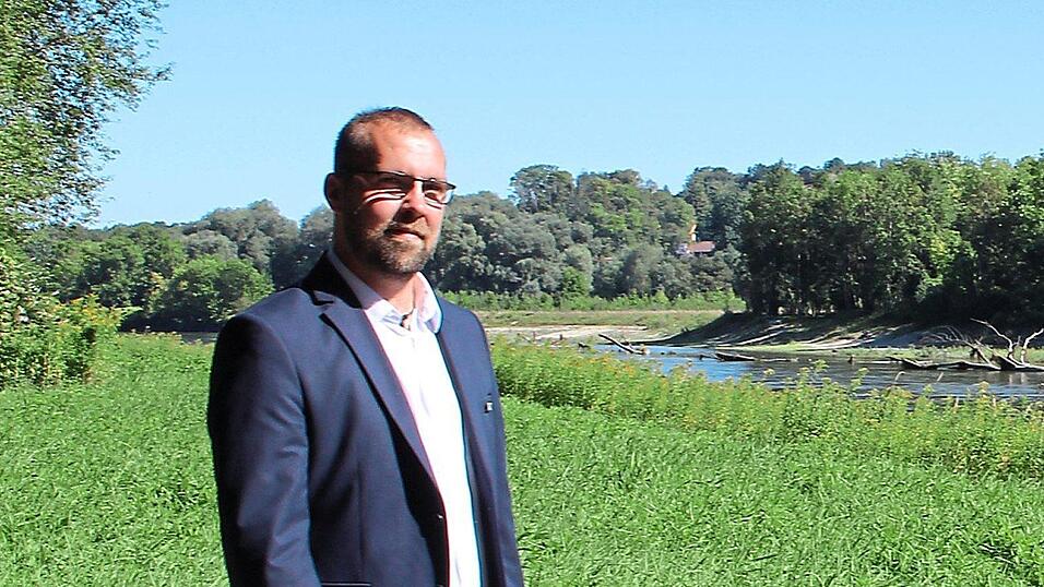 An der Isar bei Landau ist AfD-Direktkandiat Lars Pohl besonders gerne unterwegs. Hier kann er durchatmen und zur Ruhe kommen, sagt er. An der Isar bei Landau ist AfD-Direktkandiat Lars Pohl besonders gerne unterwegs. Hier kann er durchatmen und zur Ruhe kommen, sagt er.