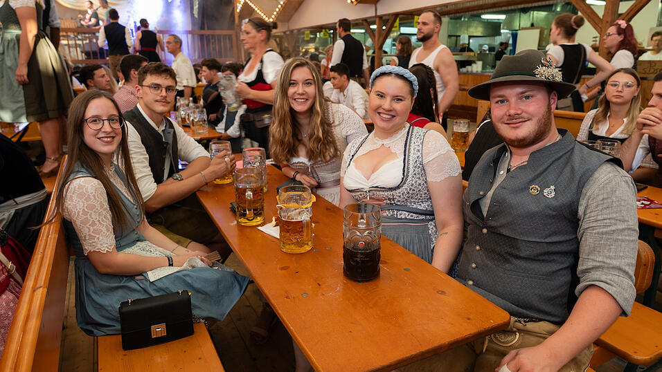 Die Partybilder vom Freitag, 16. August, aus dem Festzelt Nothaft. Die Partybilder vom Freitag, 16. August, aus dem Festzelt Nothaft.
