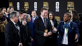 Julian Nagelsmann läuft über den Roten Teppich bei der WM-Auslosung. Julian Nagelsmann läuft über den Roten Teppich bei der WM-Auslosung.