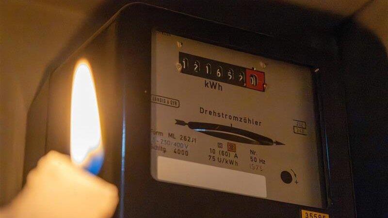 Ein technischer Defekt hat am Donnerstag zahlreiche Haushalte in Regensburg vom Stromnetz genommen.