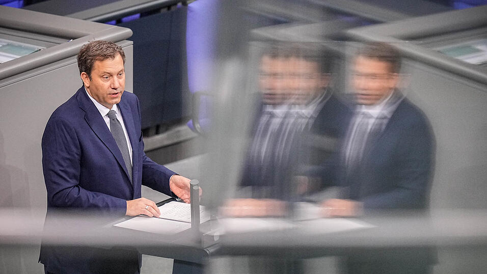 Von der Steuerreform der schwarz-roten Regierung sollen vor allem kleine und mittlere Einkommen sowie Familien mit Kindern profitieren. Von der Steuerreform der schwarz-roten Regierung sollen vor allem kleine und mittlere Einkommen sowie Familien mit Kindern profitieren.